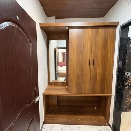 אויאיין Shree Trilokeshwar Guest House מראה חיצוני תמונה
