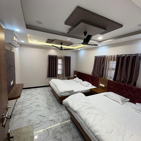 אויאיין Shree Trilokeshwar Guest House מראה חיצוני תמונה