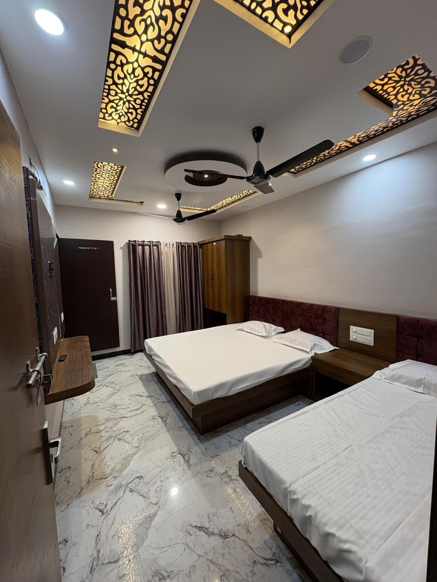 אויאיין Shree Trilokeshwar Guest House מראה חיצוני תמונה