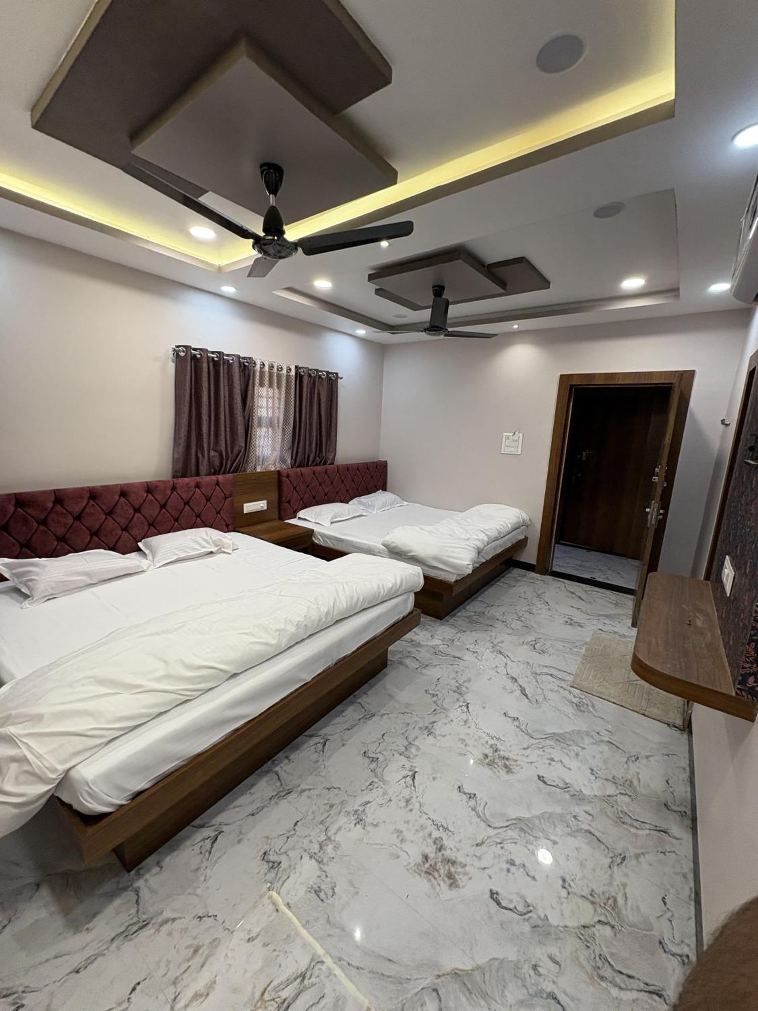 אויאיין Shree Trilokeshwar Guest House מראה חיצוני תמונה