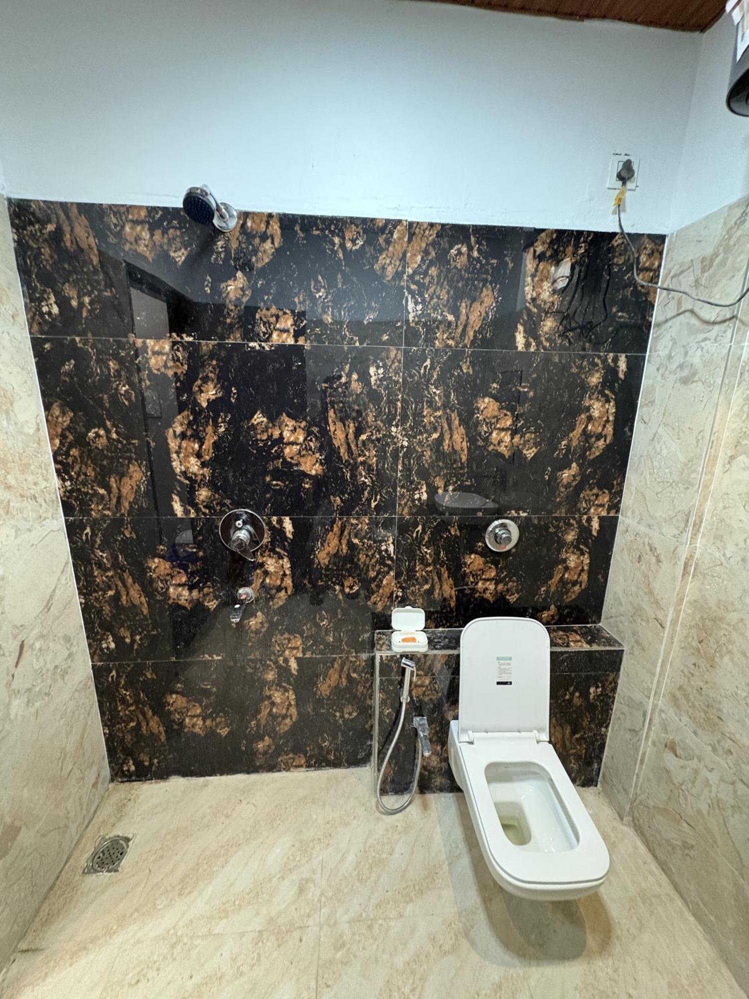 אויאיין Shree Trilokeshwar Guest House מראה חיצוני תמונה